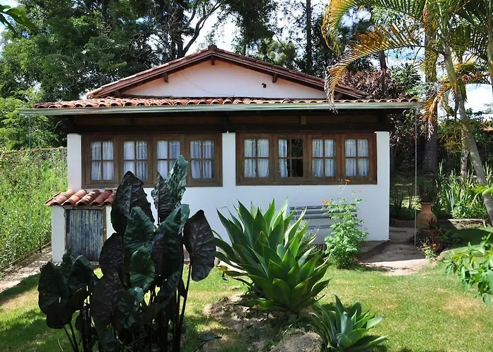 Casa Completa, 2 Quartos, Estacionamento Gratuito, Wifi 300Mb, Frigobar, Microondas, Fogao E Jardim