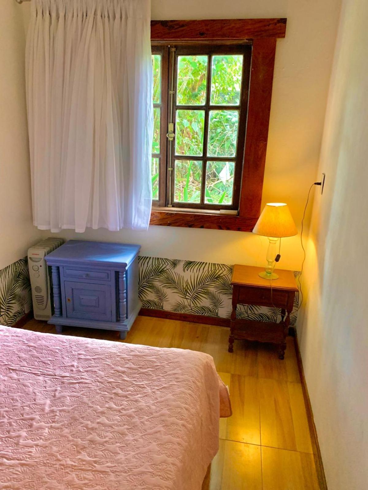 Casa Completa, 2 Quartos, Estacionamento Gratuito, Wifi 300mb, Frigobar, Microondas, Fogao E Jardim *